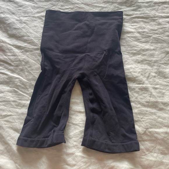 Skims contour shorts - Picture 3 of 3